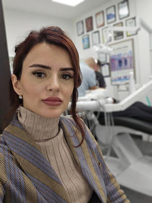 המתורגמנית אקה שמלווה מטופלים בכל תהליך הטיפולים בגאורגיה