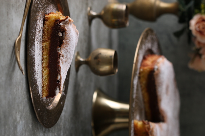 עוגת שכבות קוקוס עם קרם אגוזים ומרנג