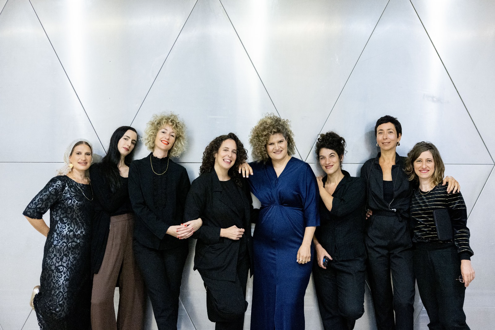 אודהליה ברלין עם חברות הלהקה