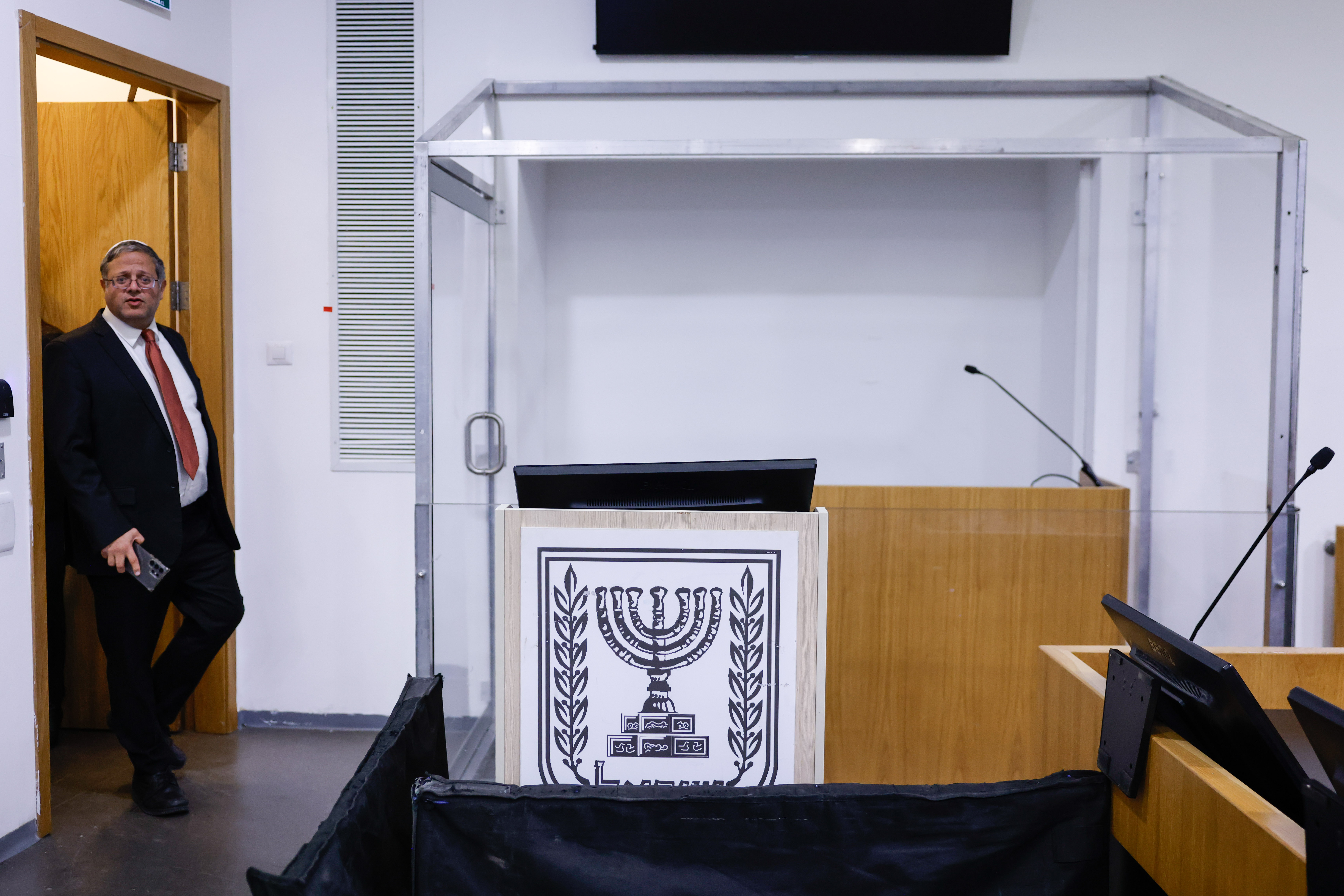 דוכן העדים בבית המשפט המחוזי בתל אביב