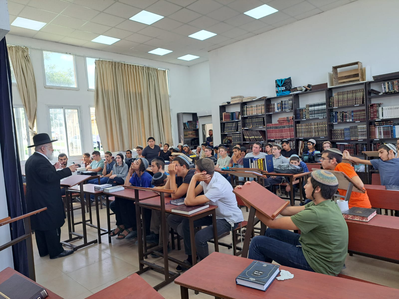 הרב יעקב שפירא בחנוכת בית המדרש בישיבה