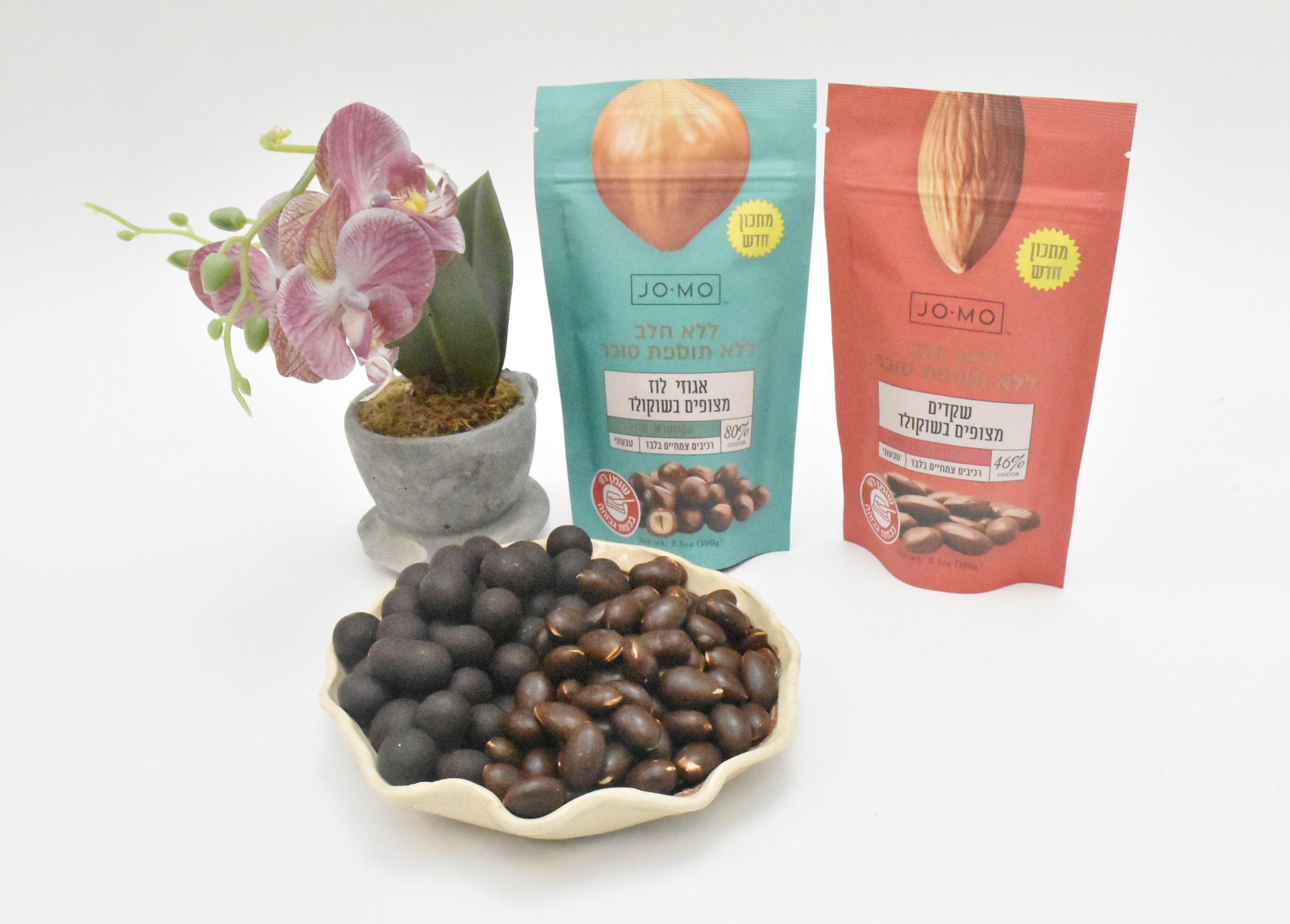 חטיף שקדים של JOMO