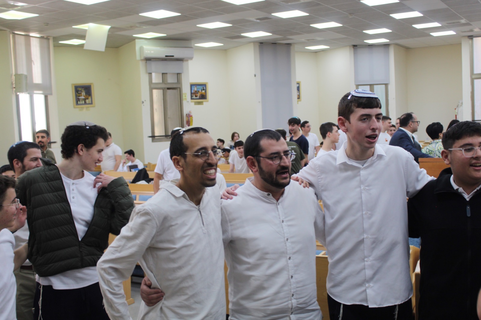 הכנסת ספר התורה באמית כפר גנים