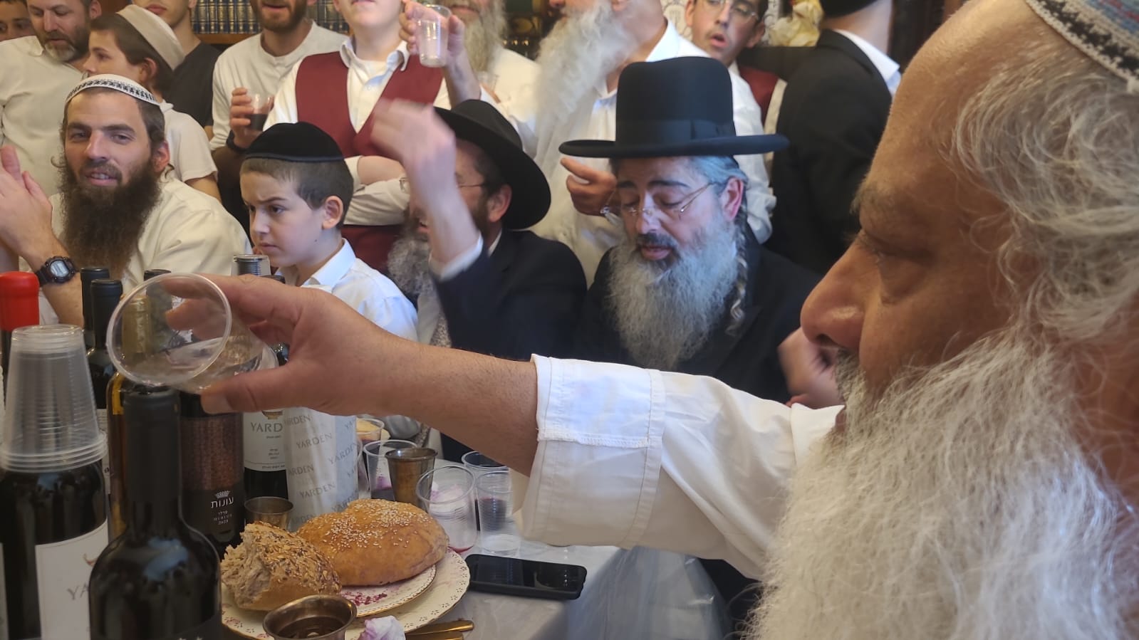 הרב ישראל אביחי חוגג פורים