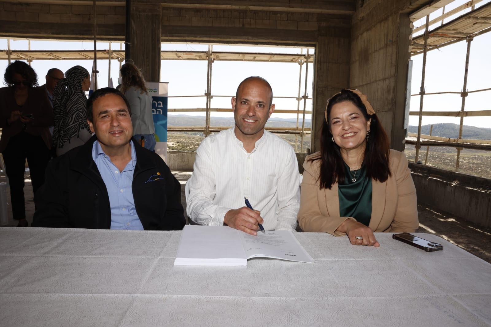 מר אלירם אזולאי, מר אבנר שמיר וחדווה אמונה