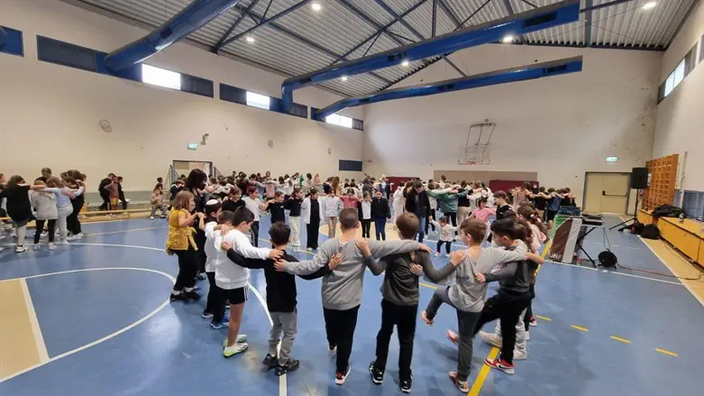 פעילות הפגה של קק"ל למפונים מריחניה