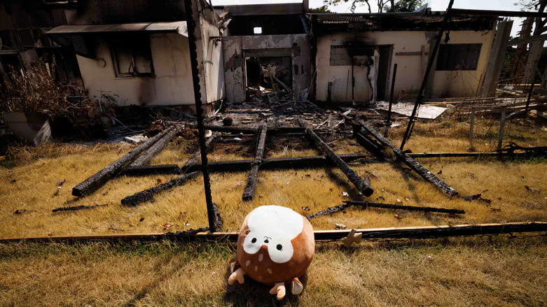 בובת הפרווה של הילה רותם שושני שנחטפה לעזה