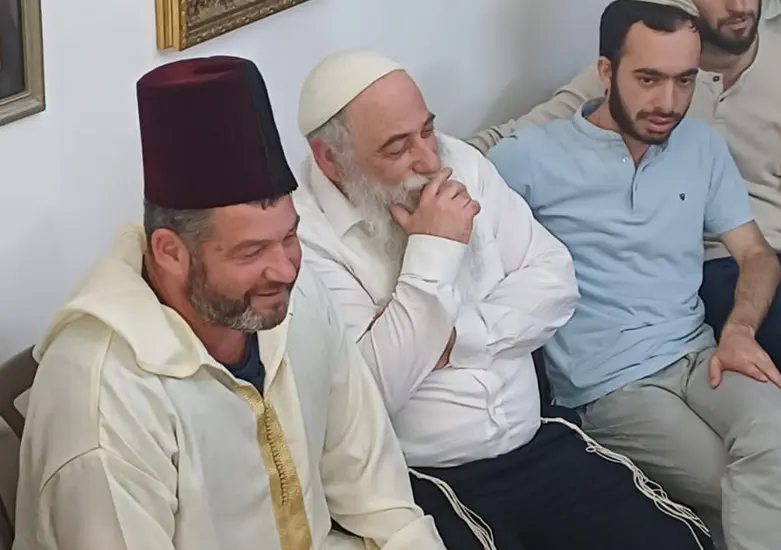 וינטר בישיבה