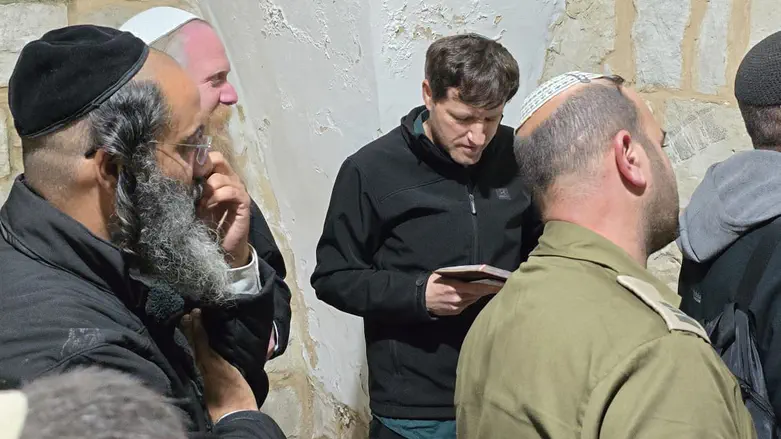 גרינברג וארנפלד בקבר יוסף