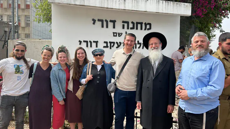 משפחת מלמד עם הבן שמתגייס