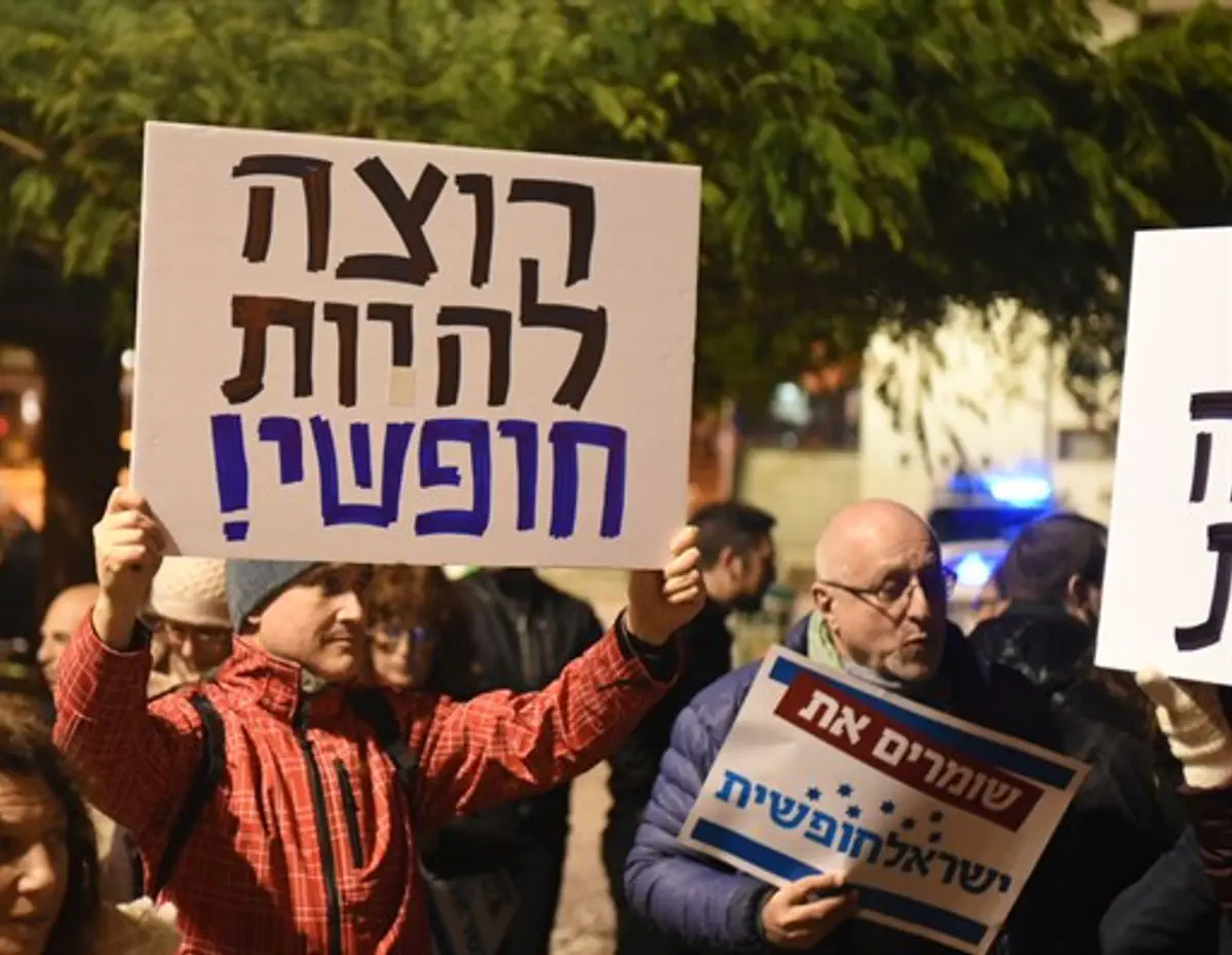 Ashdod residents protest closure of stores on Shabbat | ערוץ 7