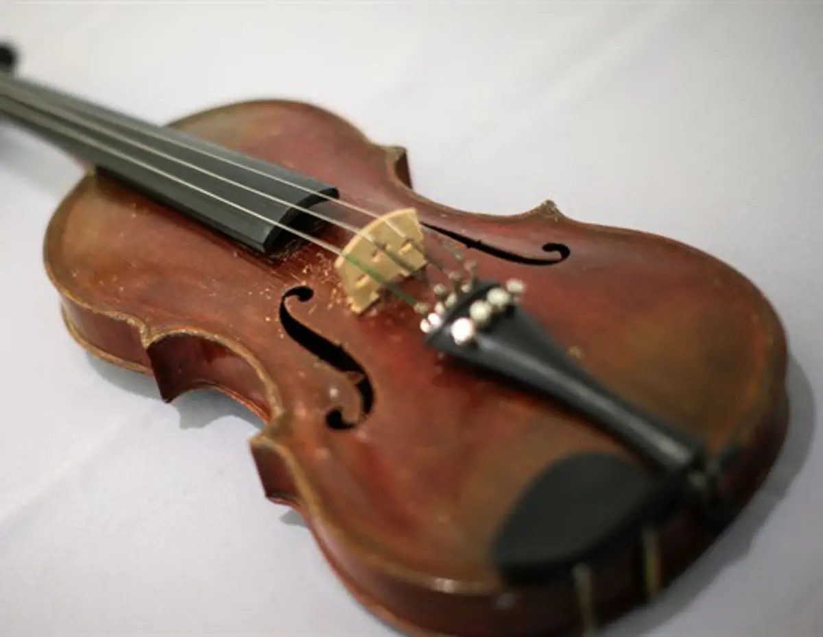 Einsteins Violin Sold At New York Auction ערוץ 7